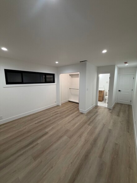 Building Photo - 8057 Nardian Way