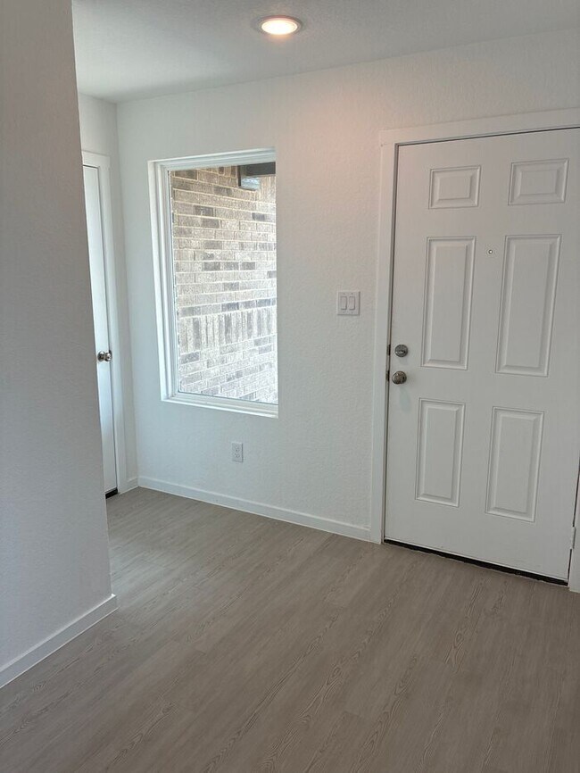 Building Photo - Charming 4 beds 2 baths in San Antonio!