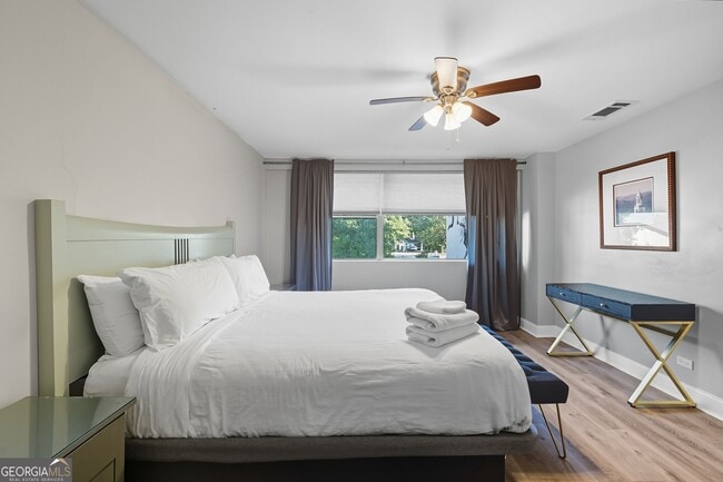 Building Photo - 3645 Peachtree Rd NE