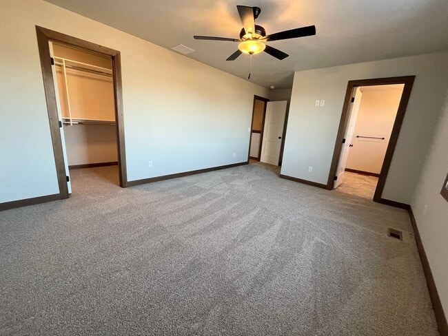 Building Photo - Newly Built 3 Bed/2.5 Bath Townhome in Aspen Ridge!