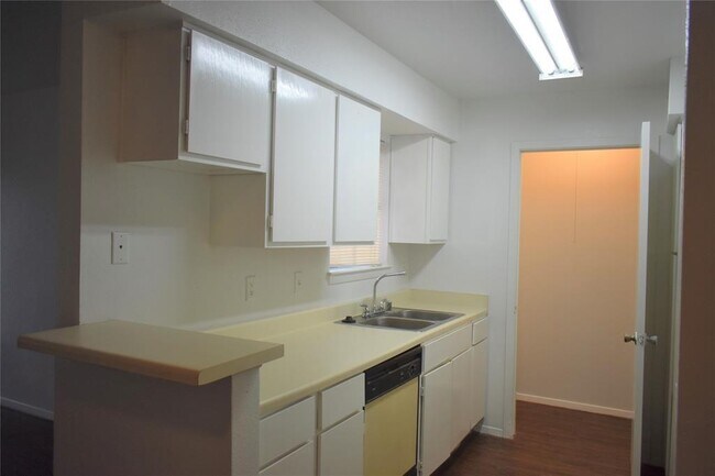 Building Photo - 13480 S Thorntree Dr