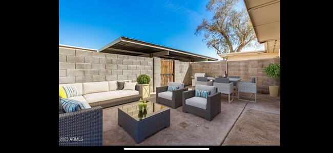Building Photo - 4341 W Solano Dr N