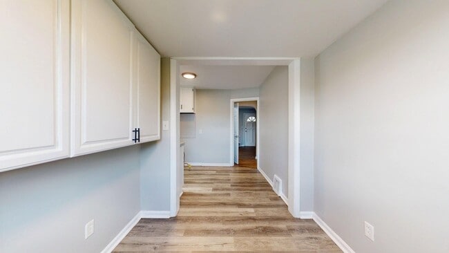 Building Photo - Fulton/W.58th neighborhood; 3 bedroom/2bat...