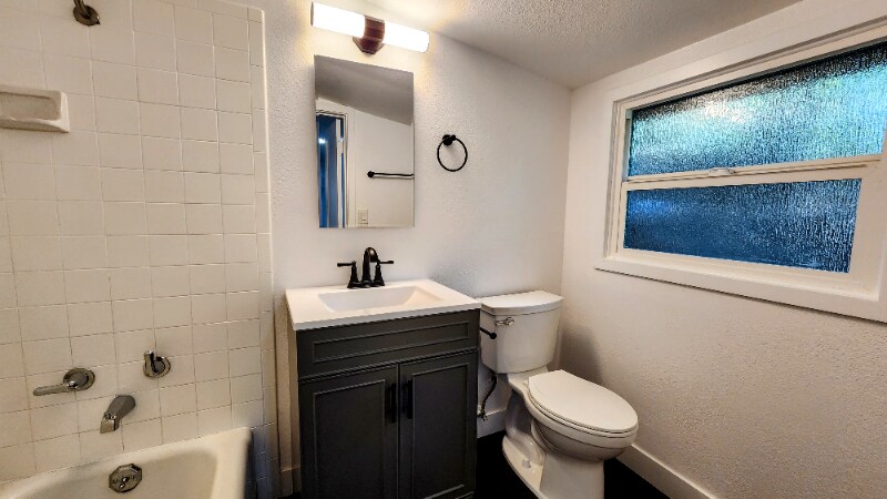 Building Photo - 480 Valley Rd