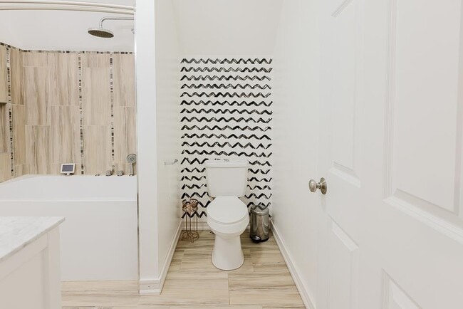 Building Photo - 213 Villager Rd