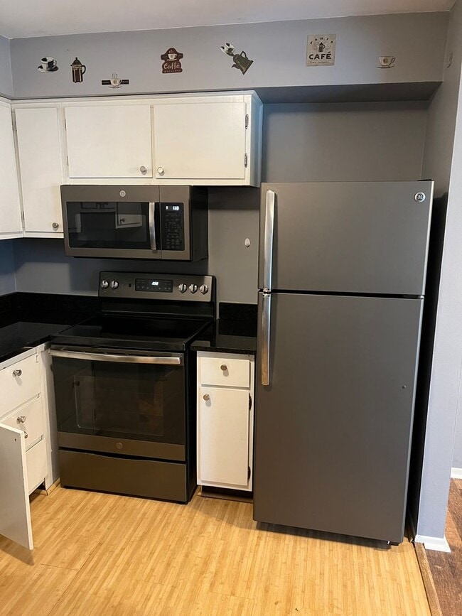 Building Photo - Beautiful 2 bedroom, 2.0 bath Condo in Wes...