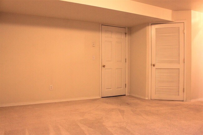 Building Photo - 6990 Los Reyes Cir