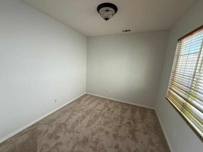 Building Photo - A Large and Spacious Home in Port Hueneme