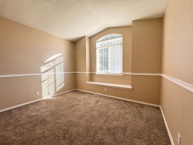 Building Photo - Modern and Updated 3bd/2b Home for Rent in...