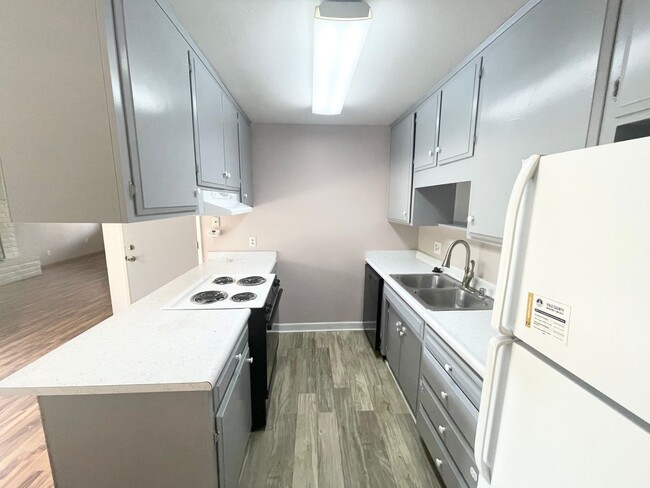 Building Photo - Adorable completely remodeled home near UC...