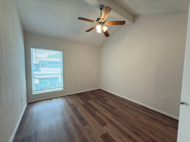 Building Photo - Charming 1 Bedroom Unit in Dallas!