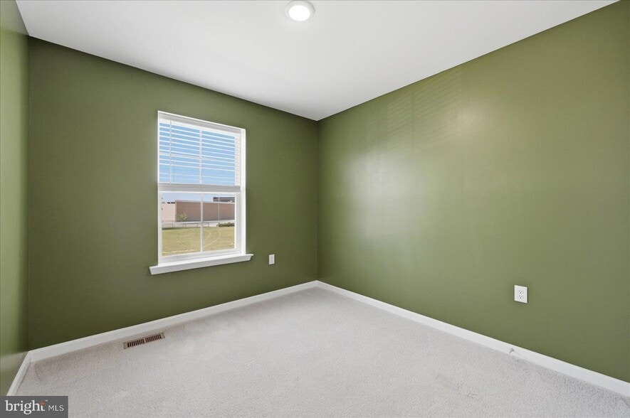 Building Photo - 658 Thumper Dr