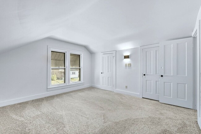Building Photo - New THREE BED listing in Fort Wayne!