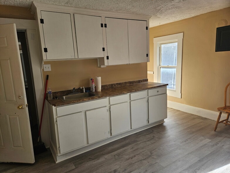 Apt C - 77 Saratoga Ave