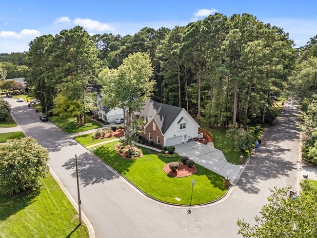 Building Photo - 951 Forest Lakes Cir