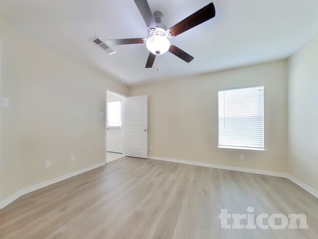 Building Photo - 524 Red Dusk Paint Dr