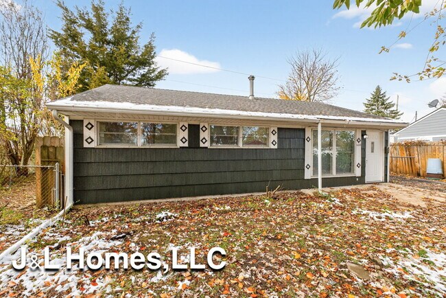 Building Photo - 1655 Westfield Dr N