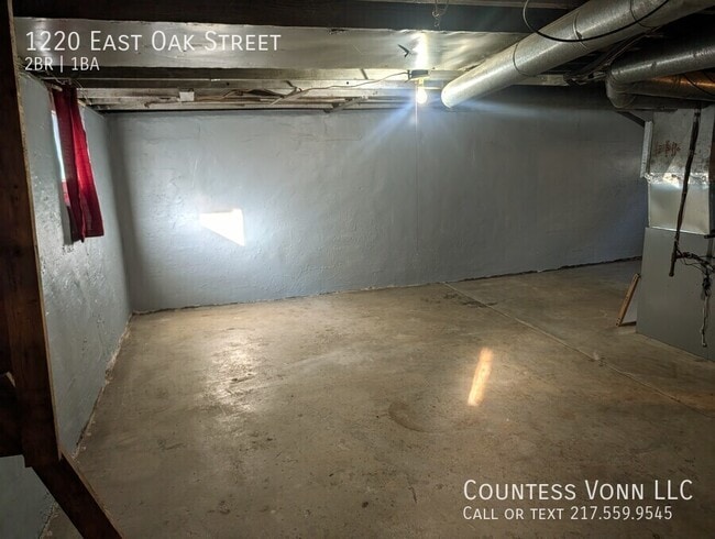 Building Photo - 1220 E Oak St