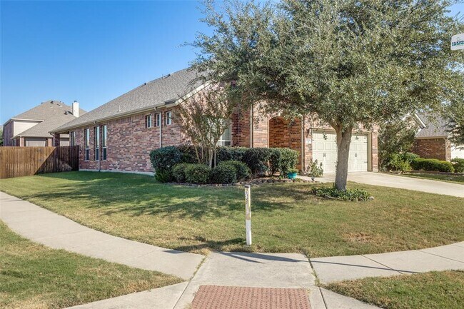 Building Photo - 3208 Thicket Dr