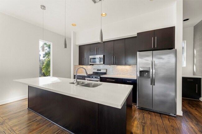 Building Photo - 1524 Blodgett St