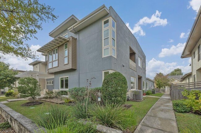 Building Photo - 2025 Simond Ave