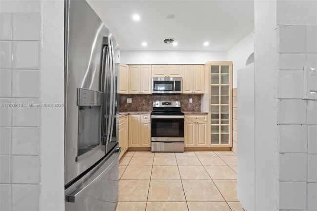 Building Photo - 2502 Funston St