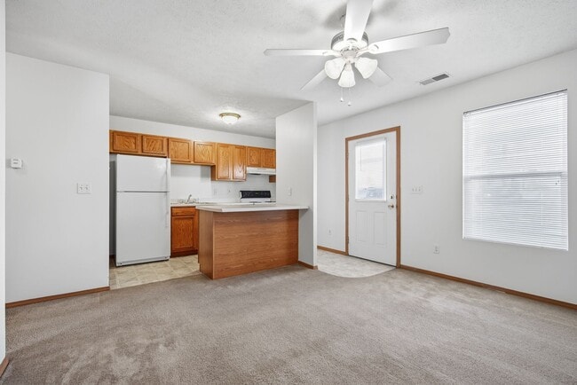 Interior Photo - Main &amp; Veterans Crossing