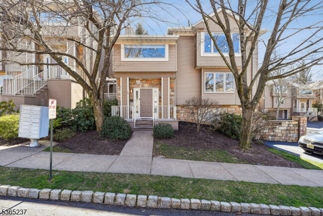 Primary Photo - 151 Clarken Dr