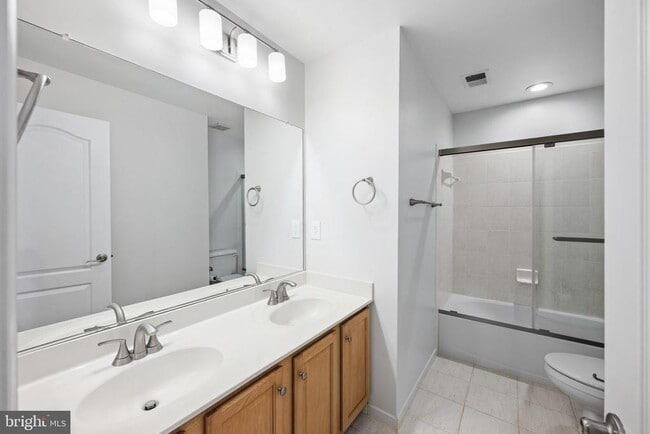 Building Photo - 2821 Laura Gae Cir