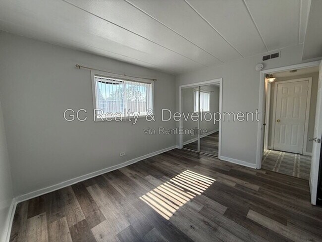 Building Photo - 332 Wilson Ave