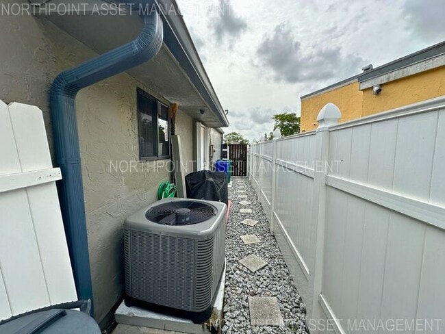 Building Photo - Charming 2BR 2BA Home w/  Full Appliance Suite • Fenced Yard • Driveway Parking in Miramar