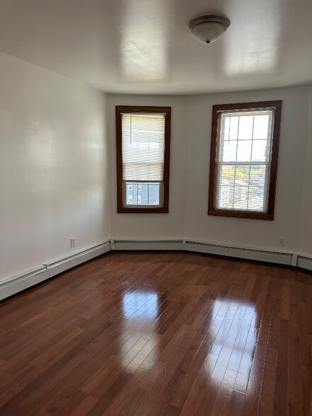 Building Photo - 37 Lyman St
