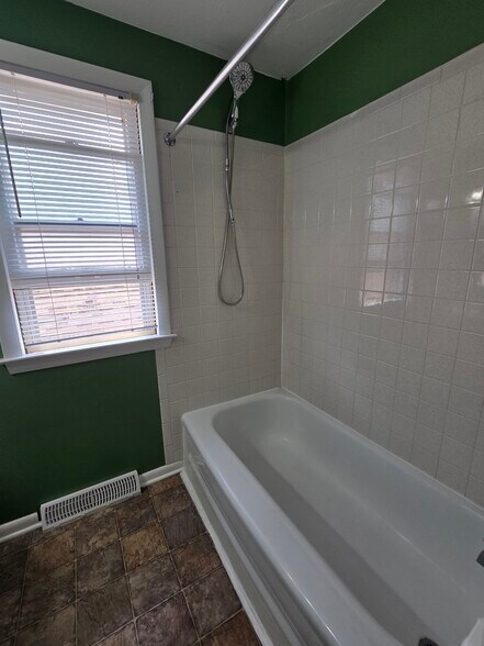 Building Photo - 453 S 72nd St