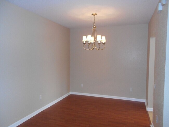 Building Photo - 5018 Maxon Terrace