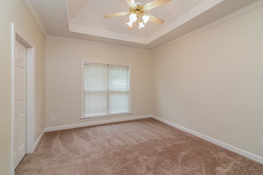 Building Photo - 1801 Devon Dr