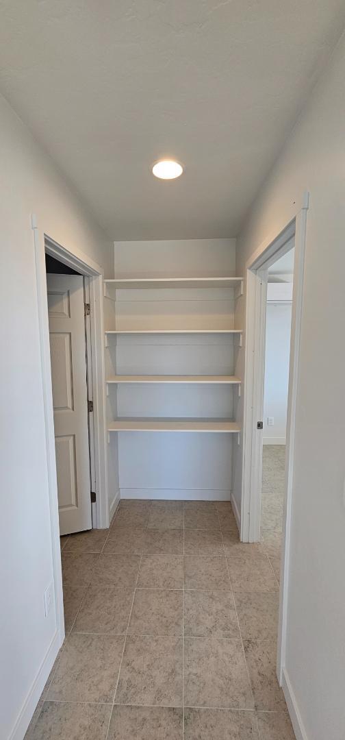 Building Photo - 537 E Ash St