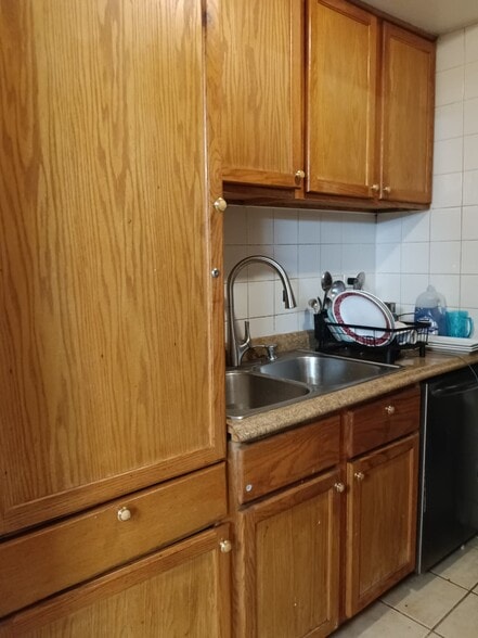 Building Photo - 1075 Knoll Ln