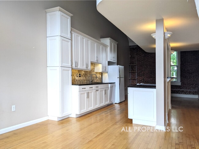 Building Photo - 3233 Osage St
