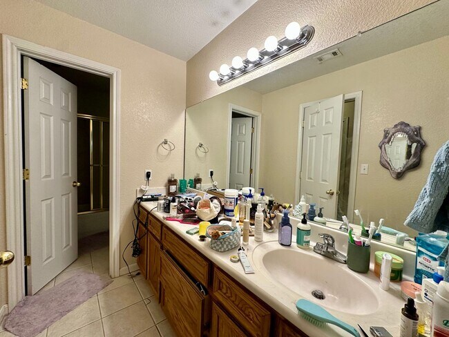 Building Photo - 2010 Marie Dr