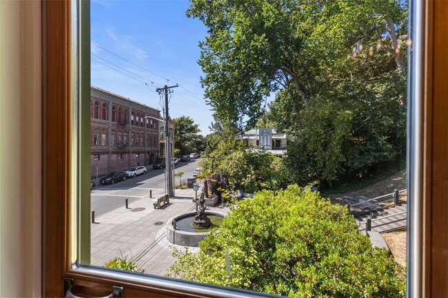 Building Photo - Charming Studio Condo For Rent Downtown Po...