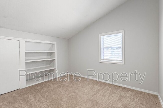 Building Photo - 11825 Roberts St