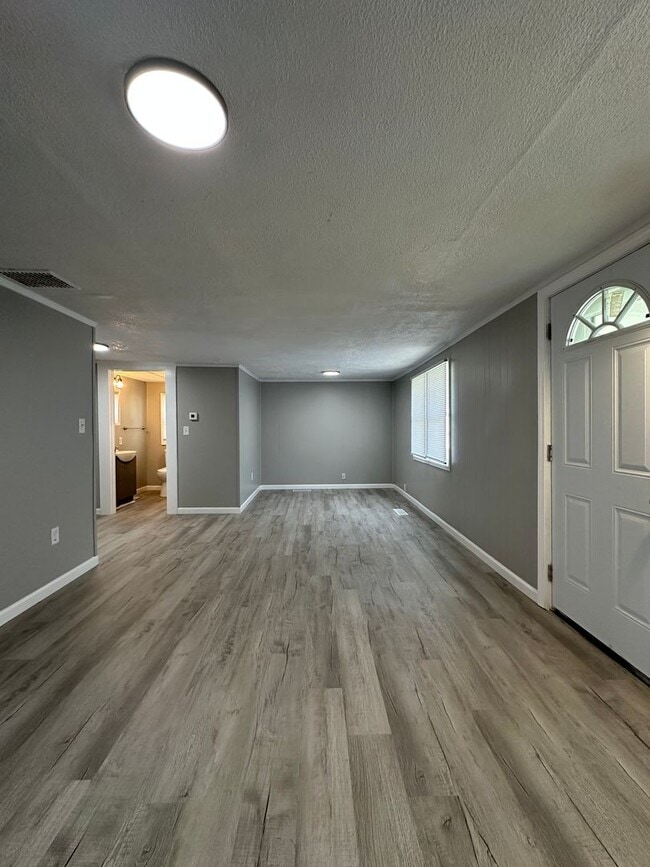 Building Photo - Fully Renovated 2 Bed / 2 Bath Home — Modern Finishes, Large Yard, Move-In Ready NOW!