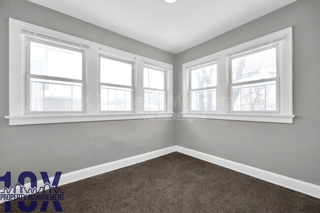 Building Photo - 1097 E 21st Ave