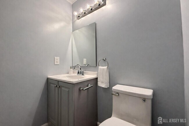 Building Photo - 6 Allison Dr