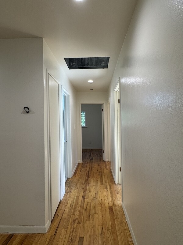 Building Photo - 10546 Silver Way