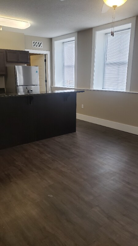 Building Photo - 2212 E 12th St