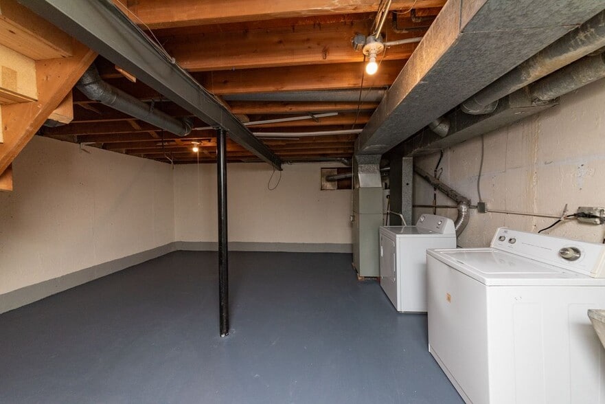 Building Photo - 820 N Milwaukee Ave