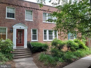 Building Photo - 1719 N Troy St