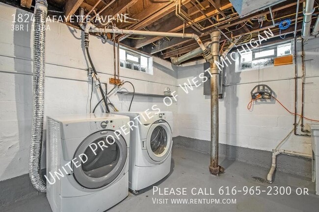 Building Photo - Available Now | Recently Renovated 3 Bedro...