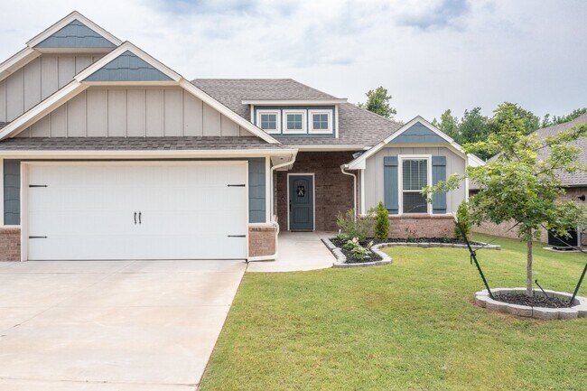 Building Photo - Beautiful Home in Woodland Park